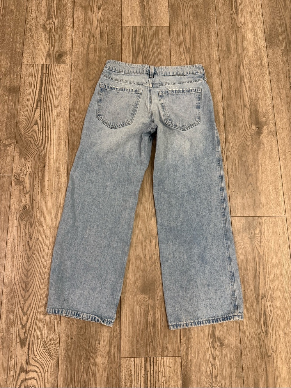 Hollister Low Rise Baggy Light Wash Women’s Size: 2S/ 26s Denim Pant Jeans